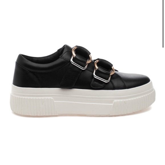 J/SLIDES Shoes - NWT J/SLIDES WALDO Black Leather Sneaker